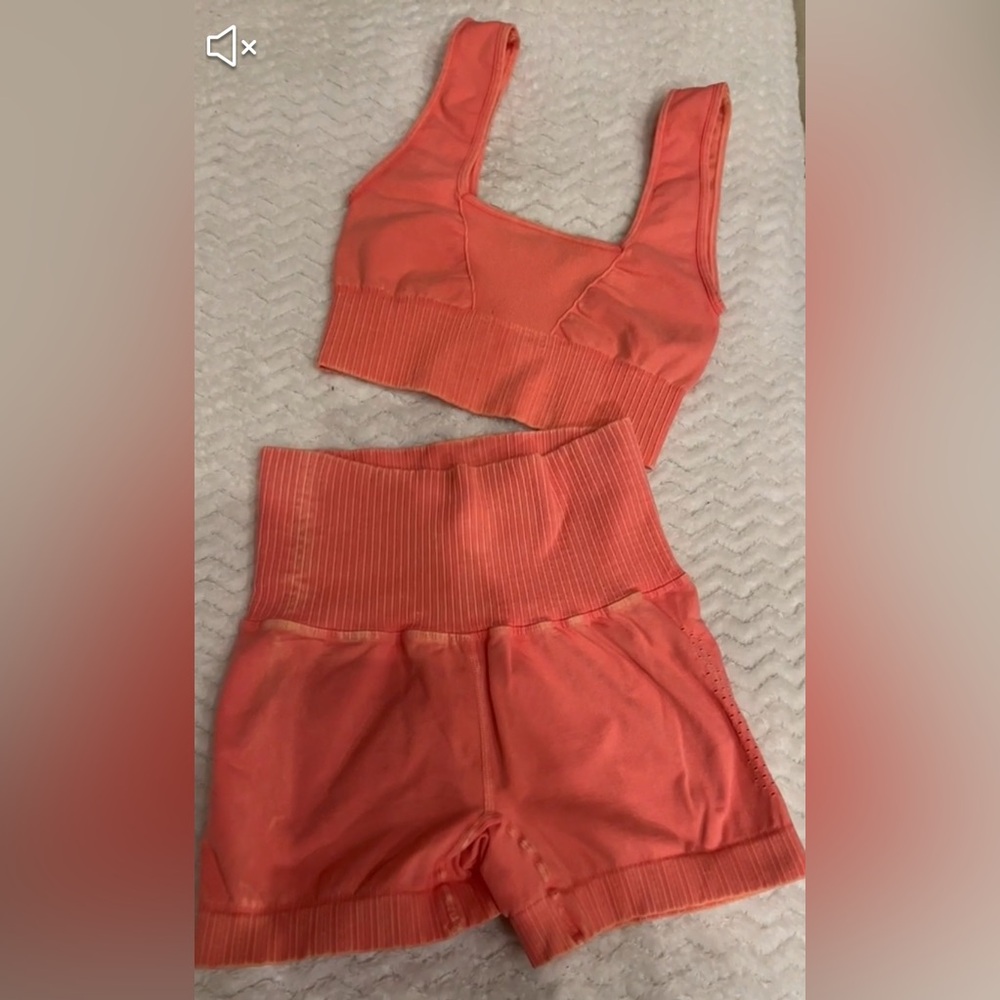 🌺free people Good karma cross back bra and running short set